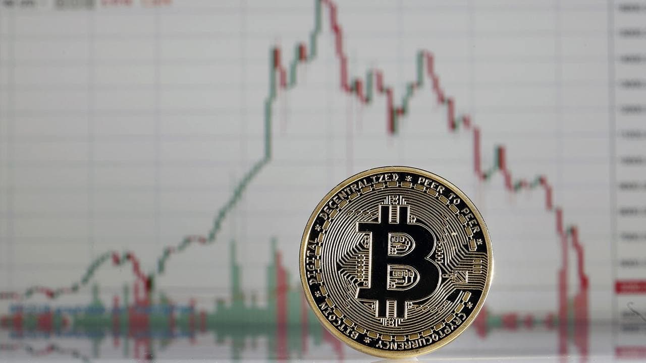 Bitcoin nosedives to $92K as $551M vanishes in liquidations. 1