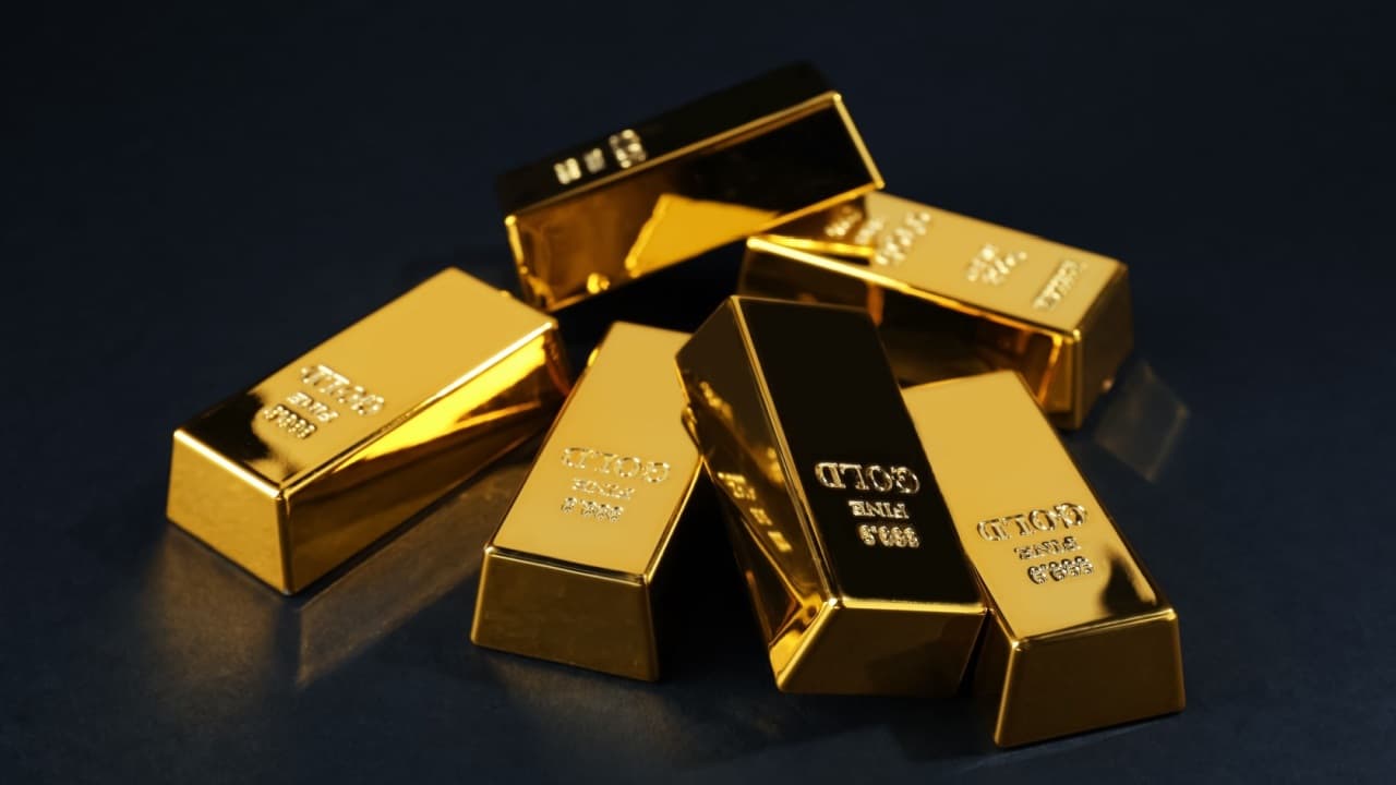 Gold suppliers face 'unprecedented demand' as large investors flock to precious metal. 1