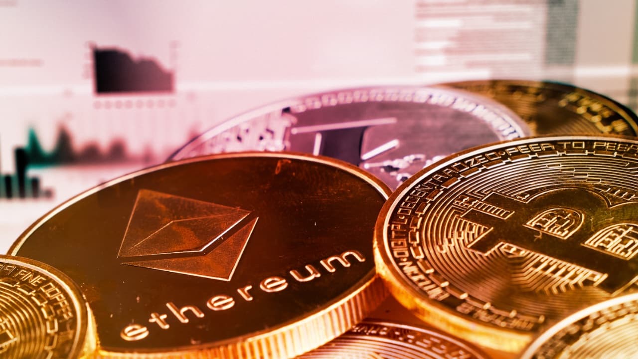 Financial Advisor Recommends up to 40% Crypto in Modern Portfolios 1