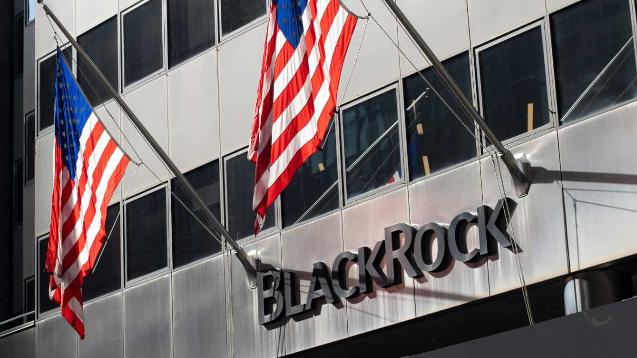 Blackrock Bitcoin ETF Titan Dethrones Its $624B S&P 500 Fund in Fee Revenue 1