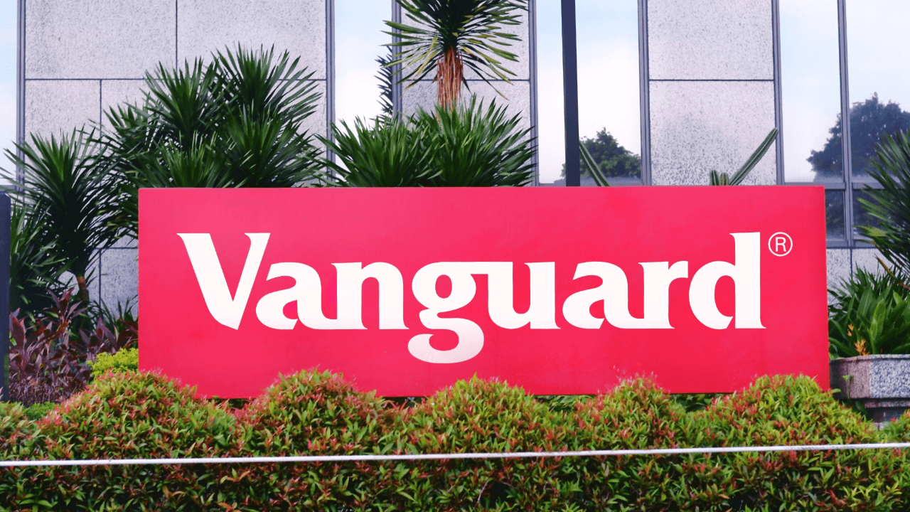 Vanguard Now Strategy’s Largest Backer After Years of Dismissing Bitcoin 1