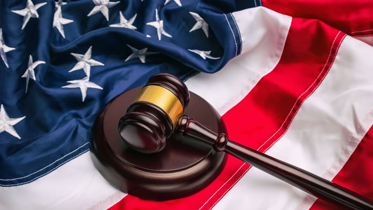 Coinbase CLO argues that the former SEC crypto stance shares similarities with the US tariffs case. 1