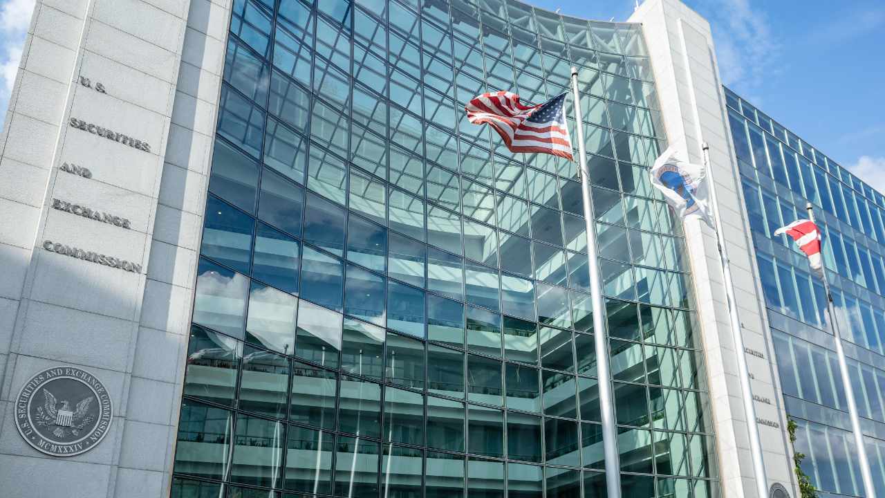 Coinbase Urges Court Action After SEC Watchdog Confirms Lost Gensler Texts 1