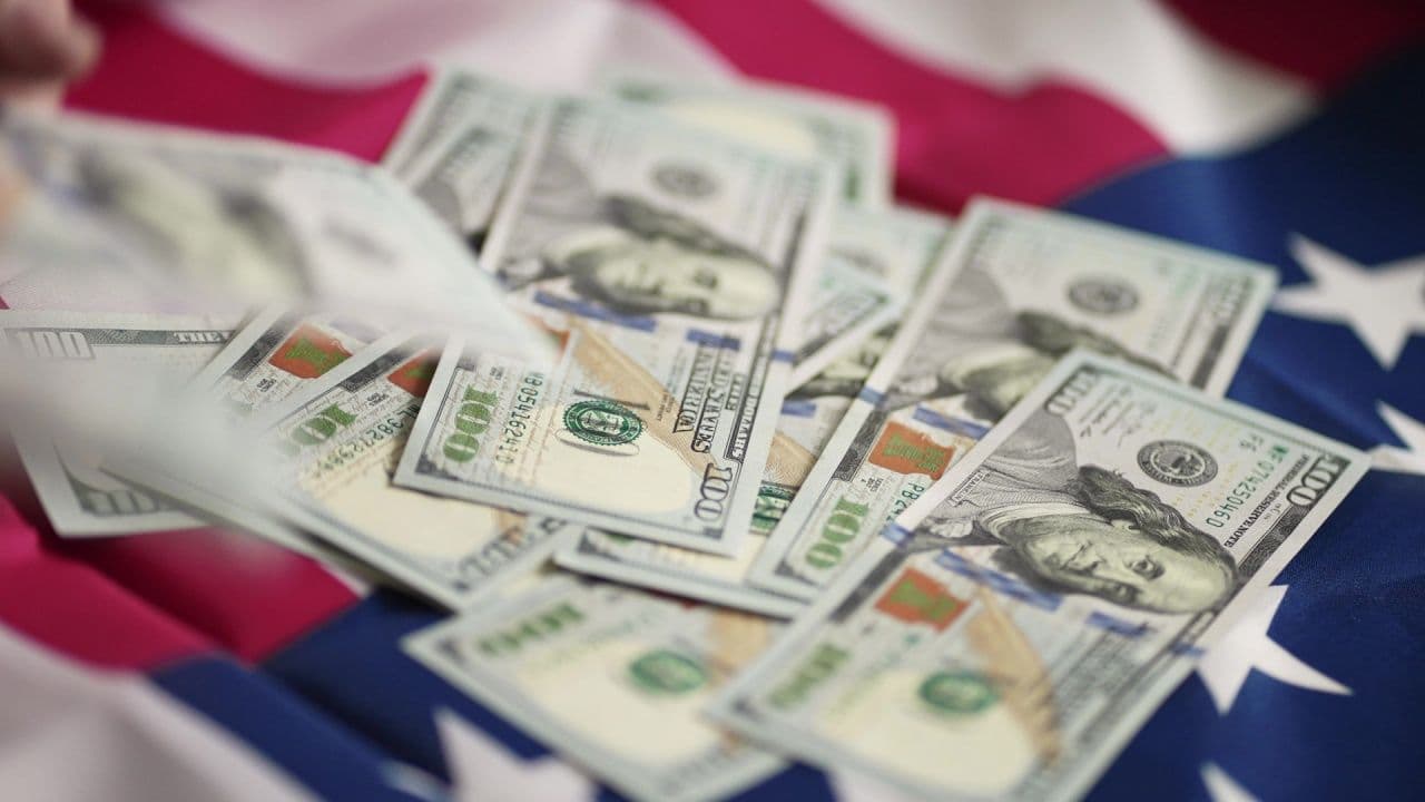 Putin's Advisor: US Stablecoin Push Is Part of a $37 Trillion Debt-Ending Scheme 1