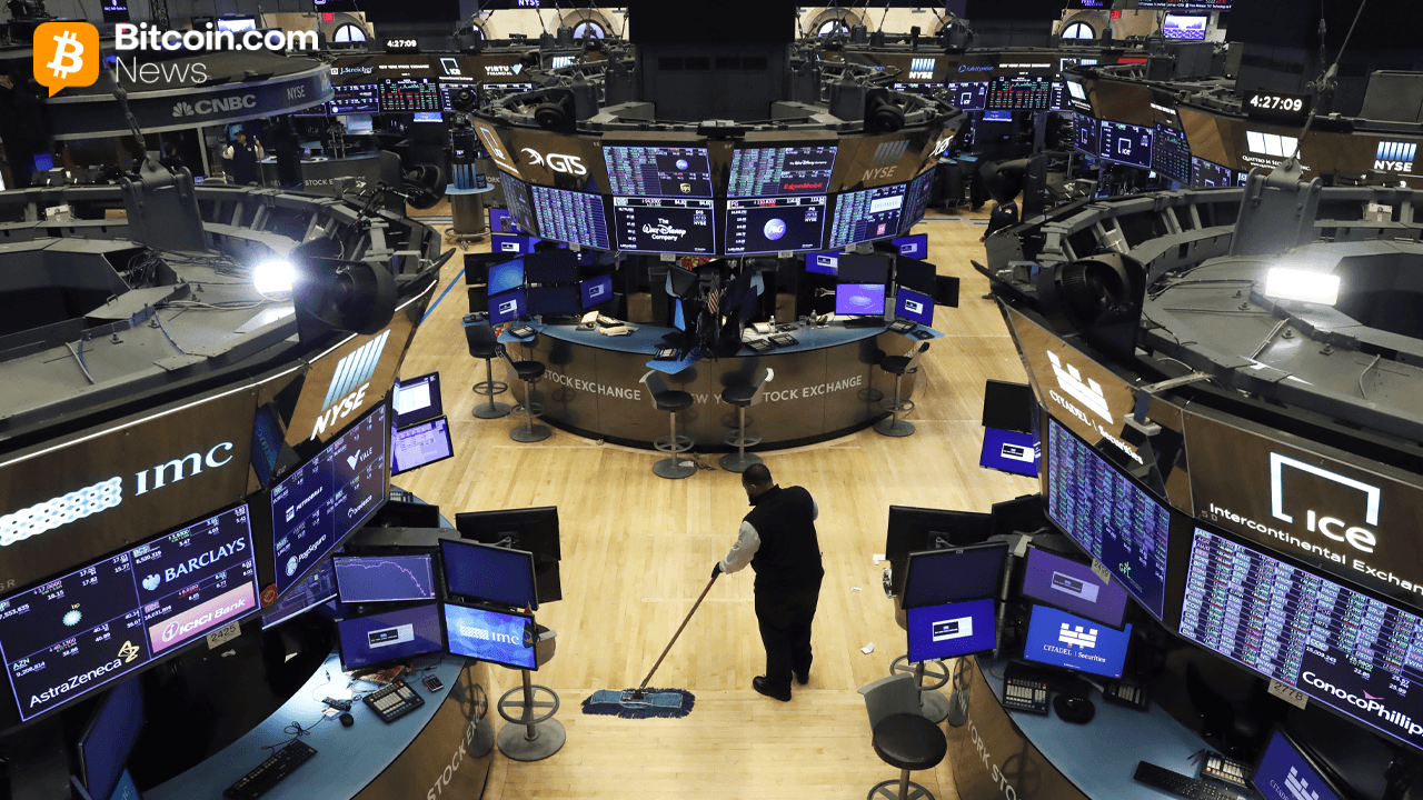 US stocks slipped late as oil rose, Fed signals, and PCE data loom. 1