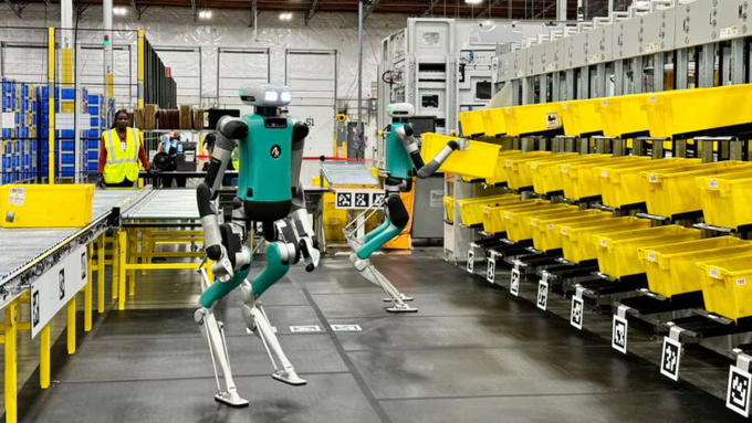 Gold Dips, US Stocks Rise | Fed Welcomes Crypto Innovation, Amazon Automates Labor 6