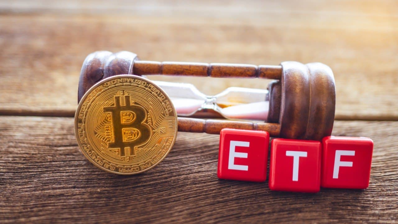 Bitcoin ETFs Bleed $326M as BTC Sinks to $59K and Ether Slides Toward $1,500 1