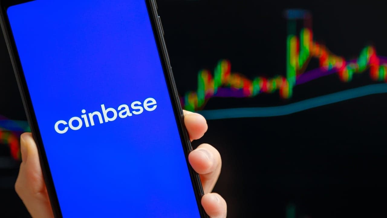 Bitcoin Faces Institutional Demand Shortfall as Coinbase-Binance Gap Flashes Warning 1