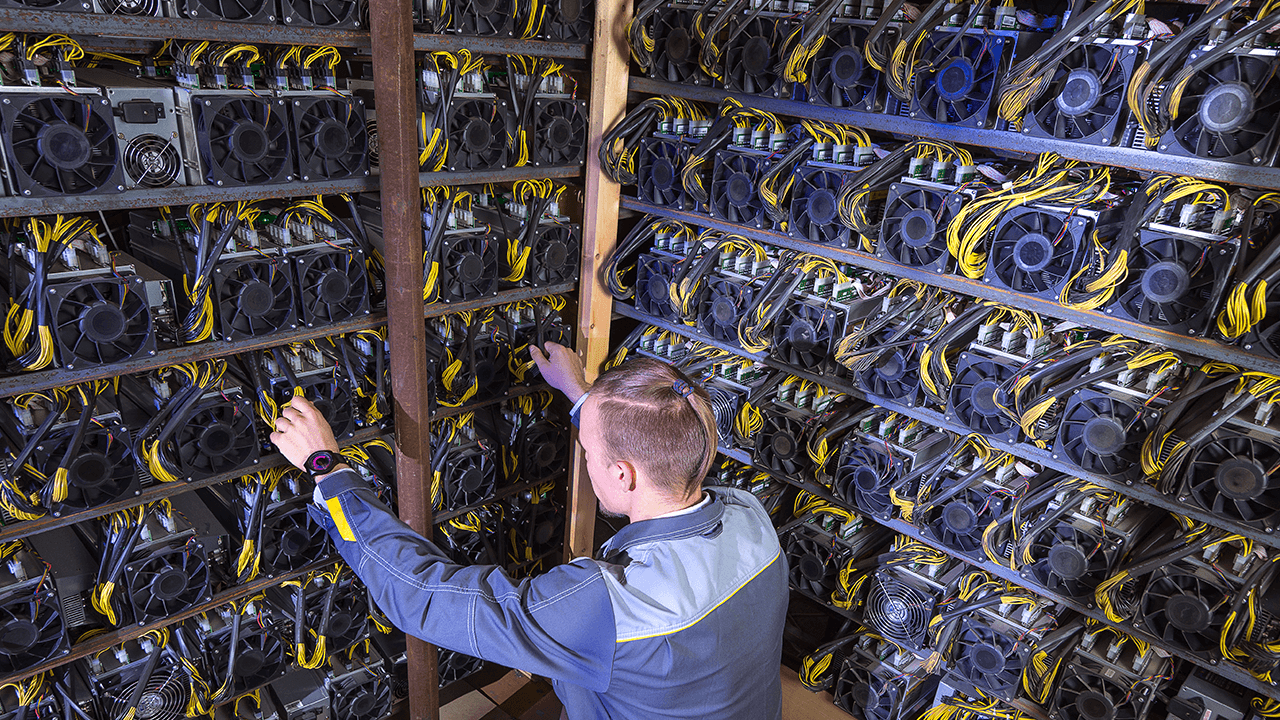 Bitcoin miners hit $1.08B in May revenue, then prices pull the floor away. 1