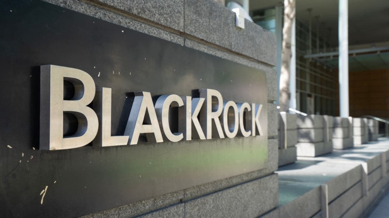 Blackrock Targets Bitcoin Yield With 0.65% Fee Covered-Call ETF 1
