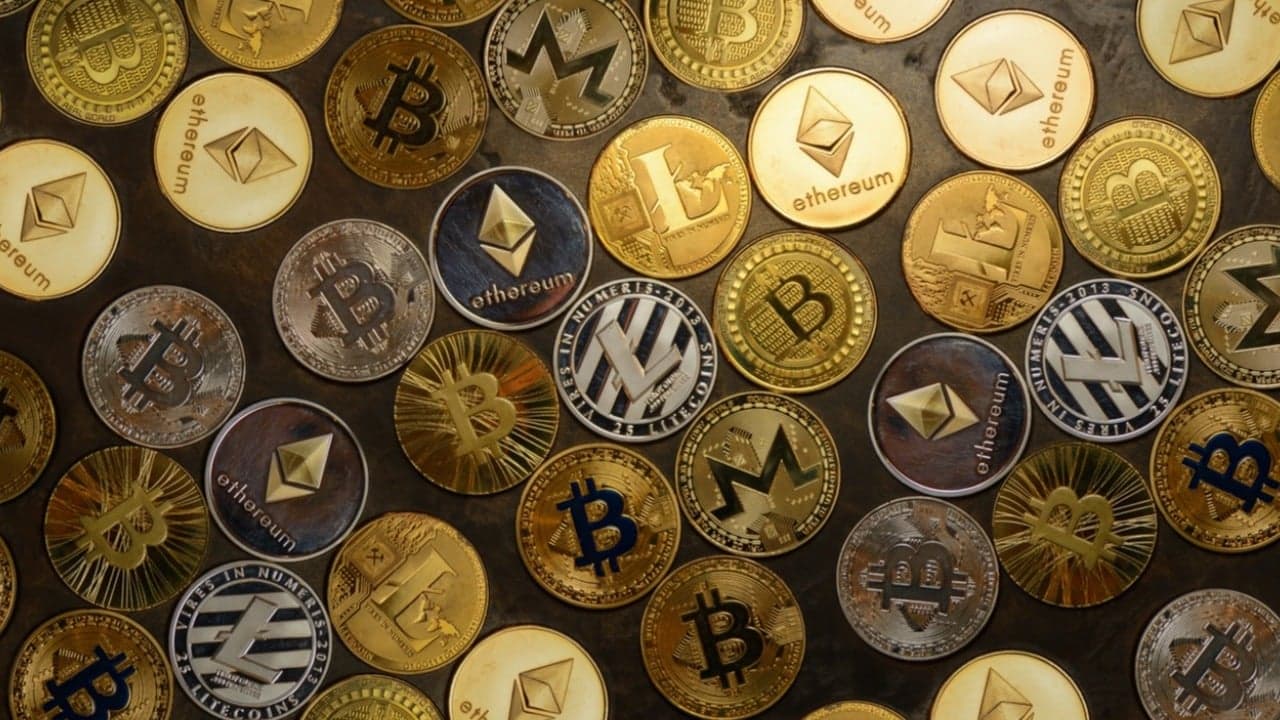 Crypto's liquidity outlook darkens as the Fed's hawkish pivot pushes hike odds to 77%. 1
