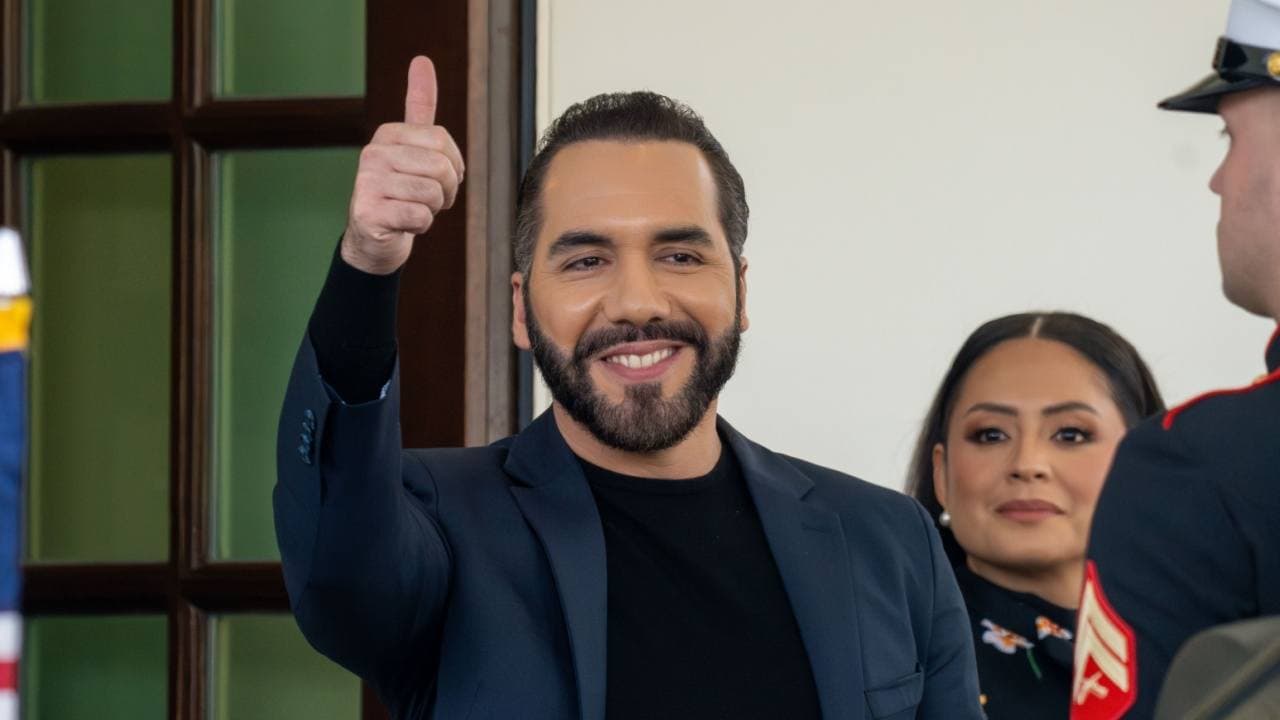 El Salvador adds to its Bitcoin reserve again as daily purchases push the total past 7,680 BTC. 1