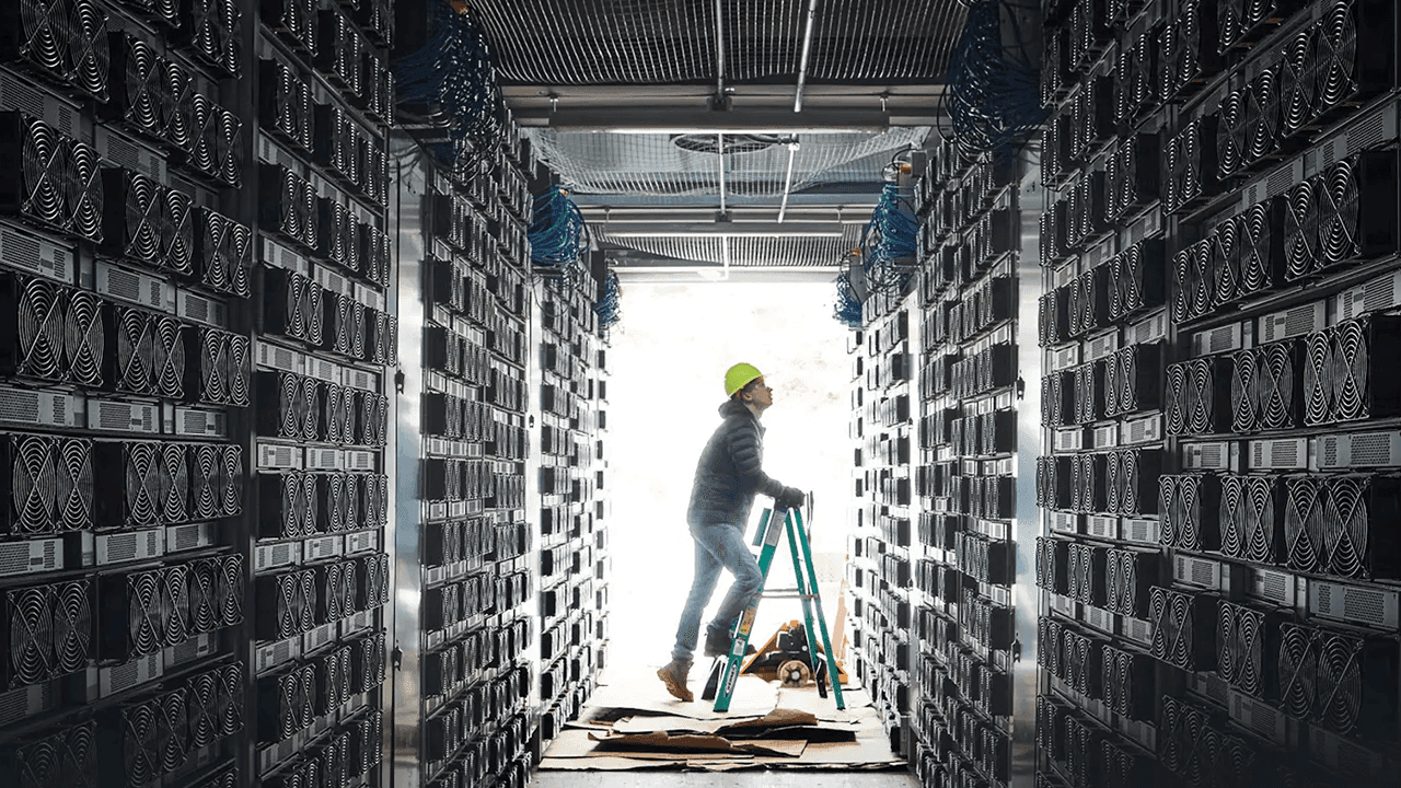 Expert Flags Bitcoin's First Hashrate Bear Market as Network Sheds 145 EH/s 1