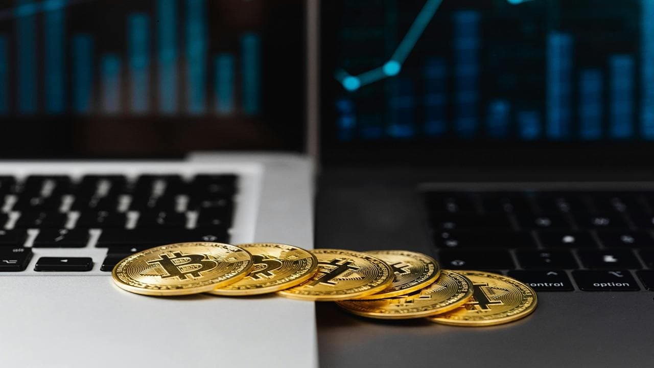 Is Bitcoin Bottoming? MVRV Falls to 1.1, Entering the 'Cheap Zone' That Marked Every Major Low Since 2018 1