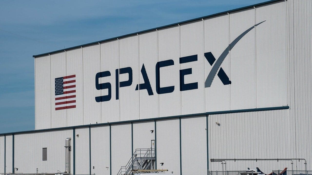 Musk says SpaceX could hit $1 trillion in revenue by 2030 as Pompliano pushes for Tesla merger. 1