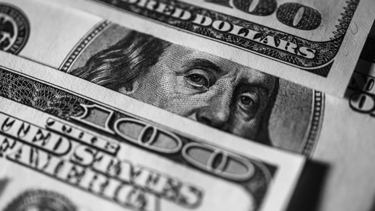 Robert Kiyosaki Renews Dollar Alarm as Bitcoin Becomes His Cash Escape 1